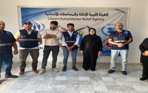 انتصار شنيب عضو مجلس النواب عن درنة تتابع أوضاع النازحين ومساعدة نازحي درنه بالمدينة