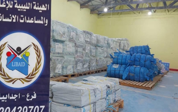 الهيئة الليبية للإغاثة وبدعم من المفوضية السامية لشؤون اللاجئين توزع مساعدات إيوائية لأهالي درنة