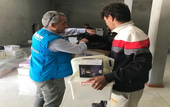 الهيئة الليبية للإغاثة وبدعم من المفوضية السامية لشؤون اللاجئين توزع مساعدات إيوائية لأهالي درنة المتواجدة في بلدية الابيار